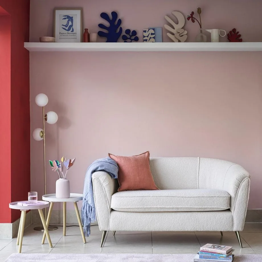 Trang trí bức tường sau ghế sofa phòng khách